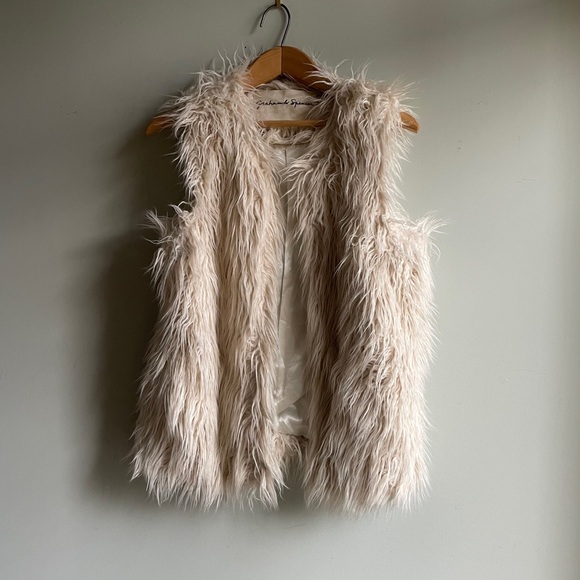 Graham & Spencer Cream Faux Fur Fluffy Vest Size Medium US 6 Chic Vest - Picture 14 of 14